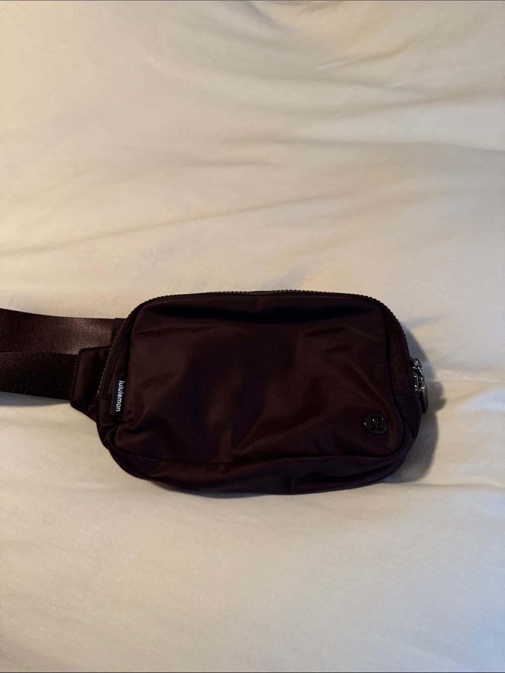 Lululemon Everywhere Belt Bag - 2L with Extra Long Strap - Picture 2 of 3